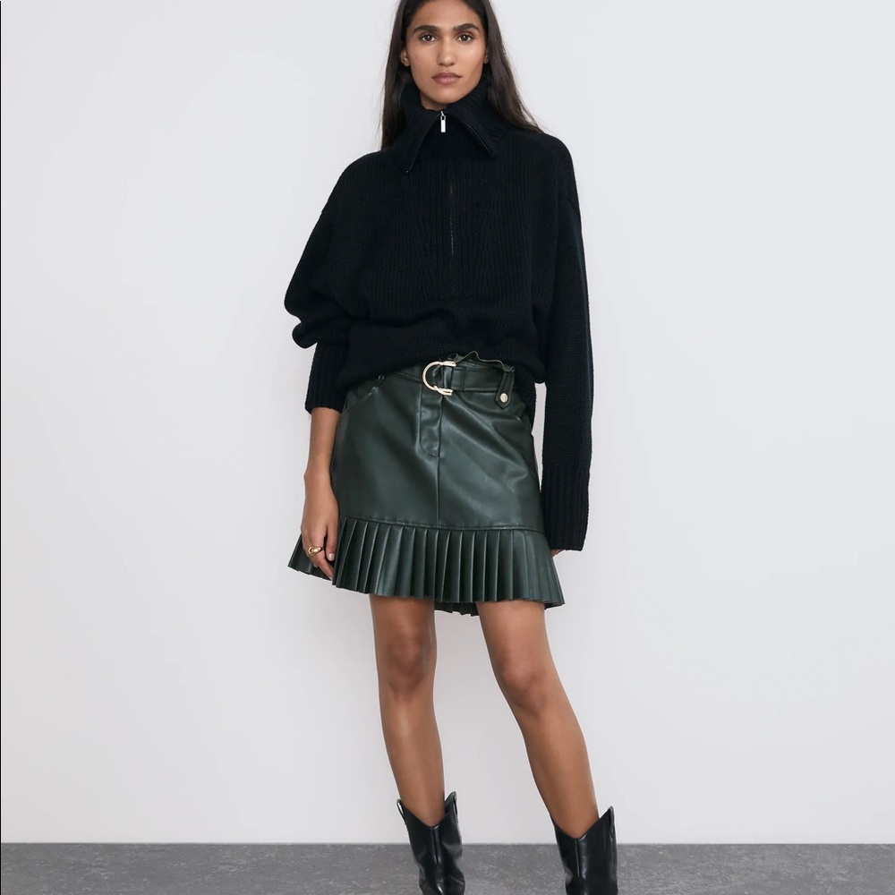 Zara green faux leather pleated mini skirt sz M